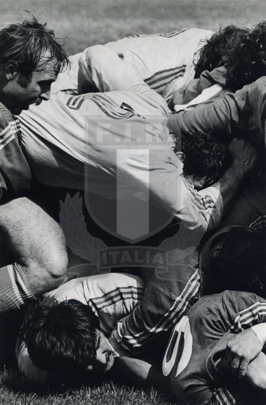Coppa Europa Fira, Rovigo, stadio Battaglini 11/04/19824, Italia v Romania, Alessandro Ghini attacca con Nicolosi e Annibal in sostegno. Accorre Giorgio Morelli. Foto Daniele Resini/Fotosportit