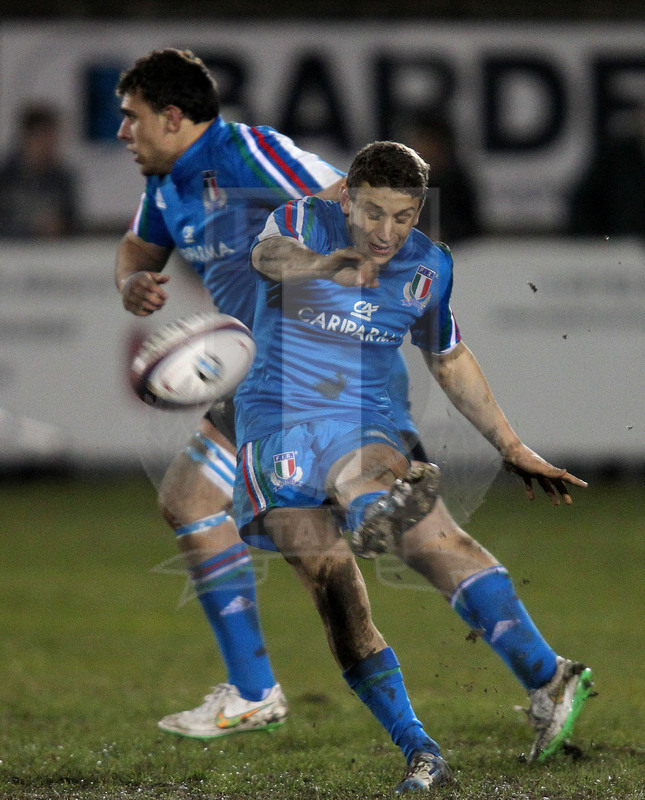 RBS Sei Nazioni 2015, Devonport 13/02/2015, Inghilterra U20 v Italia U20, Matteo Minozzi al drop di avvio. Foto Daniele Resini/Fotosportit