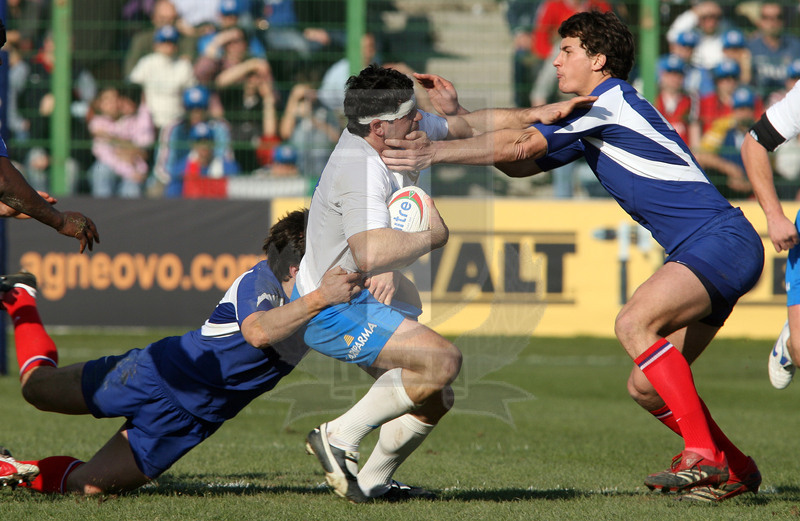 Sei Nazioni 2007, Roma, stadio Flaminio 03/02/2007, Italia v Francia, Andrea Masi, placcato, difende palla da Jauzion. Foto Daniele Resini/Fotosportit