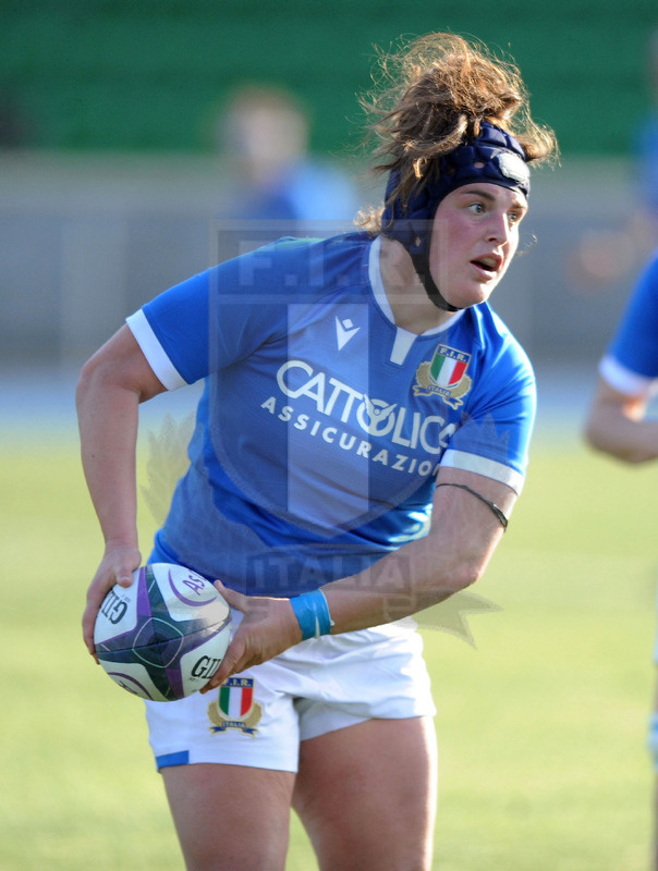 Guinness Sei Nazioni Donne 2021, Glasgow, Scoststoun Stadium 17/04/2021, Scozia Donne v Italia Donne, Melissa Bettoni passa palla. Foto David Gibson/Fotosportit