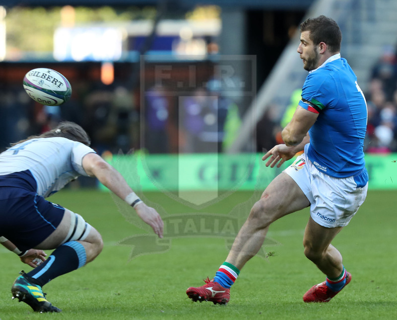 Guinness Sei Nazioni 2019, Round 1, Edimburgo, Murrayfield 02/02/2019, Scozia v Italia, Tommaso Castello passa palla. Foto Daniele Resini/Fotosportit
