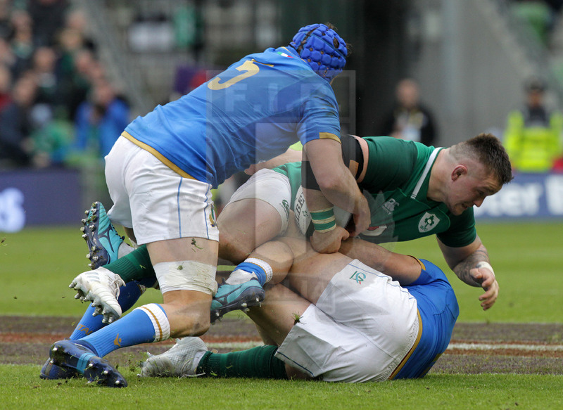 Natwest Sei Nazioni 2018, round 2, Dublino, Aviva Stadium 10/02/2018, Irlanda v Italia, Dean Budd su Andrew Porter. Foto Daniele Resini/Fotosportit