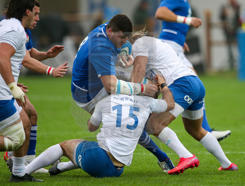 Autumn Nations Series 2021, Parma, Stadio Lanfranchi, 20-11-2021, Italia vs Uruguay. Sebastian Negri placcato da Rodrigo Silva (aterra) e Nicolas Freitas. Foto: Roberto Bregani/Fotosportit