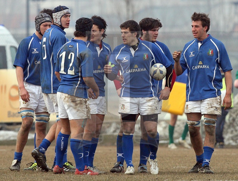 Badia Polesine, 18/02/2011, Italia Under18 v Irlanda Under 18, consulto degli Azurri intorno a Buscema.