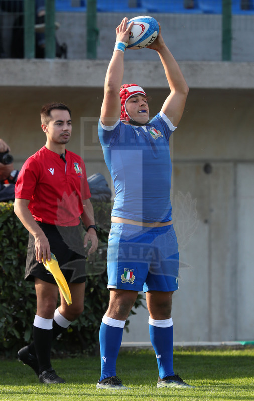 Test match U18, Trviso, stadio di Monigo, Italia U18 v Irlanda U18, Nicholas Gasperini al lancio in touche. Foto Daniele Resini/Fotosportit