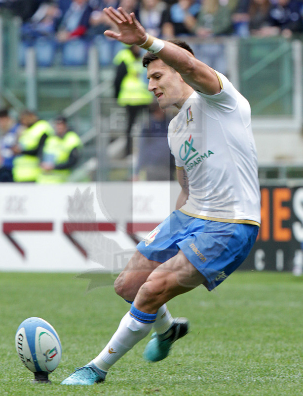 Natwest Sei Nazioni 2018, round 5, Roma stadio Olimpico 17/03/2018, Italia v Scozia, Tommaso Allan al piazzato. Foto Daniele Resini/Fotosportit