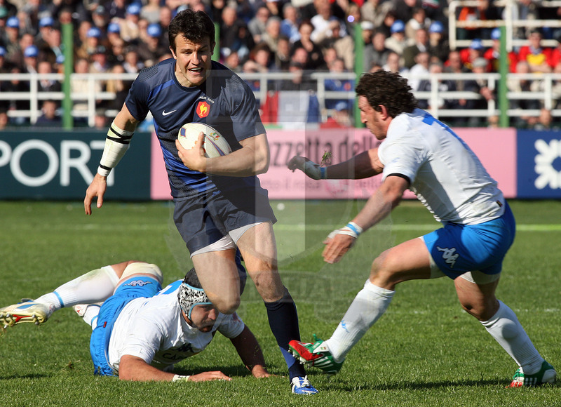 Rbs Sei Nazioni 2009, Roma, stadio Flaminio 21/03/2009, Italia v Francia, Mauro Bergamasco attacca Damien Traille sfuggito a Bortolami. Daniele Resini/Fotosportit
