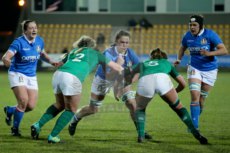 Guinness Sei Nazioni 2019 Donne, Round 3, Parma, Stadio Lanfranchi, 23/02/2019, Italia Donne v Irlanda Donne. Valeria Fedrighi attacca Emma Hooban e Nichola Fryday. Foto Roberto Bregani/Fotosportit