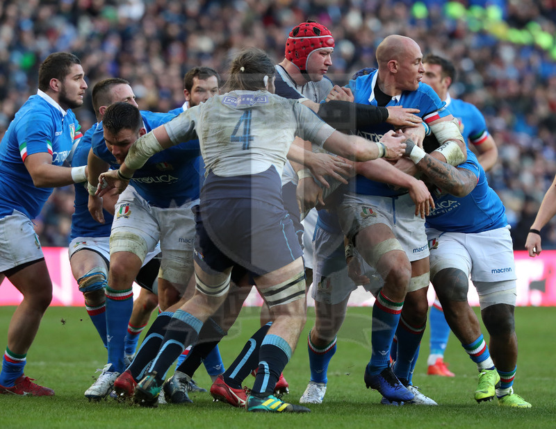Guinness Sei Nazioni 2019, Round 1, Edimburgo, Murrayfield 02/02/2019, Scozia v Italia, Sergio Parisse difende palla in una maul. Foto Daniele Resini/Fotosportit