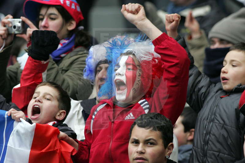 Sei Nazioni 2006, Parigi, Stade de France 25/02/2006, Francia v Italia, giovanissimi supporter francesi. Foto Daniele Resini/Fotosportit