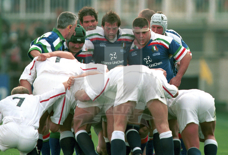 Lloyds TSB Sei Nazioni 2000, Round 4, Roma, stadio Flaminio 18/03/2000, Italia v Inghilterra, la prima linea azzurra con, da sinistra, Paoletti, Moscardi e Lo Cicero. Foto Daniele Resini/Fotosportit