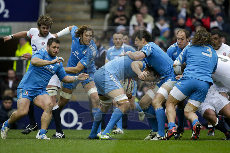 RBS 6 Nazioni 2013, Londra, Twickenham Stadium, 10-03-2013, Inghilterra v Italia. Una maul in avanzamento. Quintin Geldenhuys tiene l\