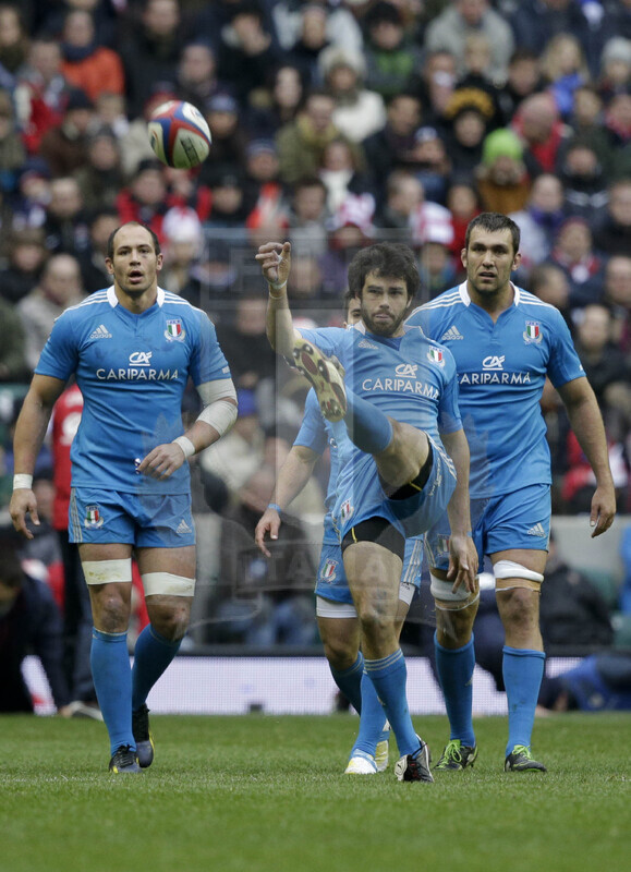 RBS 6 Nazioni 2013, Londra, Twickenham Stadium, 10-03-2013, Inghilterra v Italia. Luke McLean al piede