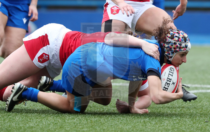 Guinness Sei Nazioni Donne 2020, Cardiff, Arms Park 02/02/2020 Galles Donne v Italia Donne, Michela Sillari portata a terra. Daniele Resini/Fotosportit