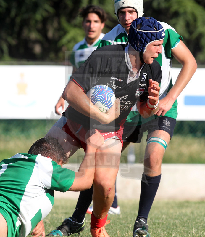 Campionato italiano U18, Finale, Bologna 08/06/2012,Treviso v Colorno, Niccolò Acerbis trattenuto da Makelara.