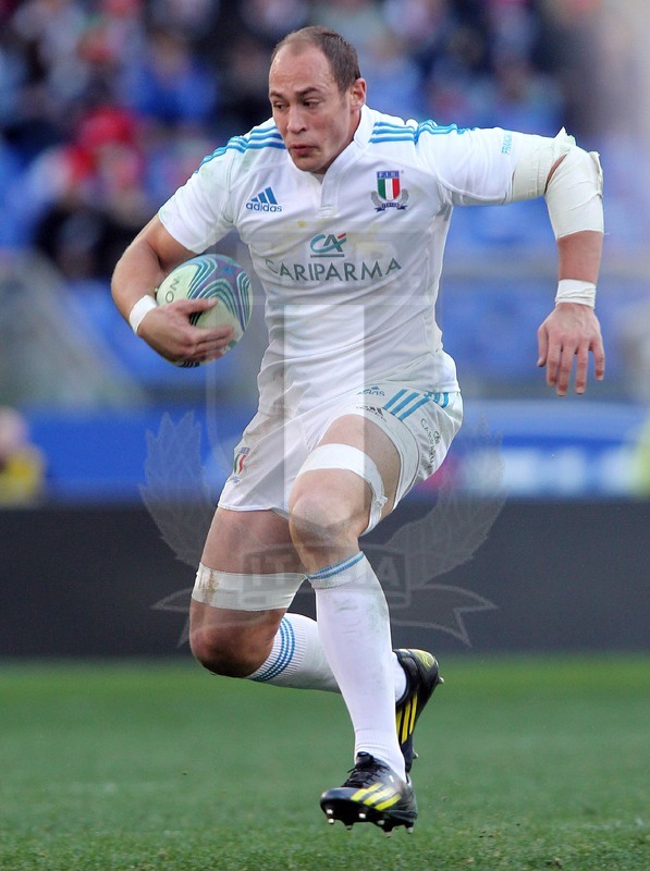 Sei Nazioni 2013, Roma, stadio Olimpico, Italia v Francia, la finta di Sergio Parisse.