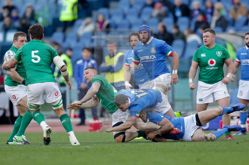 Guinness Sei Nazioni 2019, Round 3, Roma, Stadio Olimpico, 24/02/2019, Italia v Irlanda. Andrew Conway placcato da Luca Morisi. Foto Roberto Bregani/Fotosportit