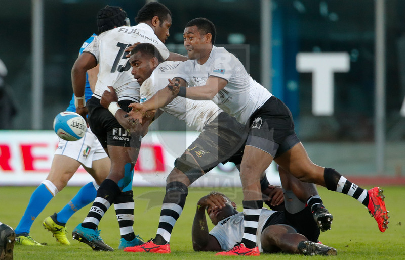 Credit Agricole Cariparma Test Match 2017, Catania, Stadio Massimino, 11-11-2017, Italia v Fiji. Frank Lomani apre palla. Foto: Roberto Bregani / Fotosportit