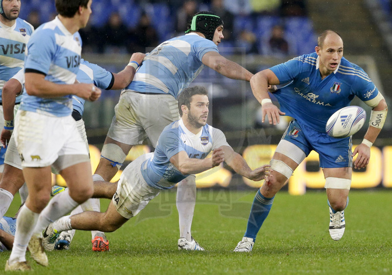 Cariparma Test Match 2013, Roma, Stadio Olimpico, 23-11-2013, Italia v Argentina. Martin Landajo apre in tuffo Foto Roberto Bregani / Fotosportit