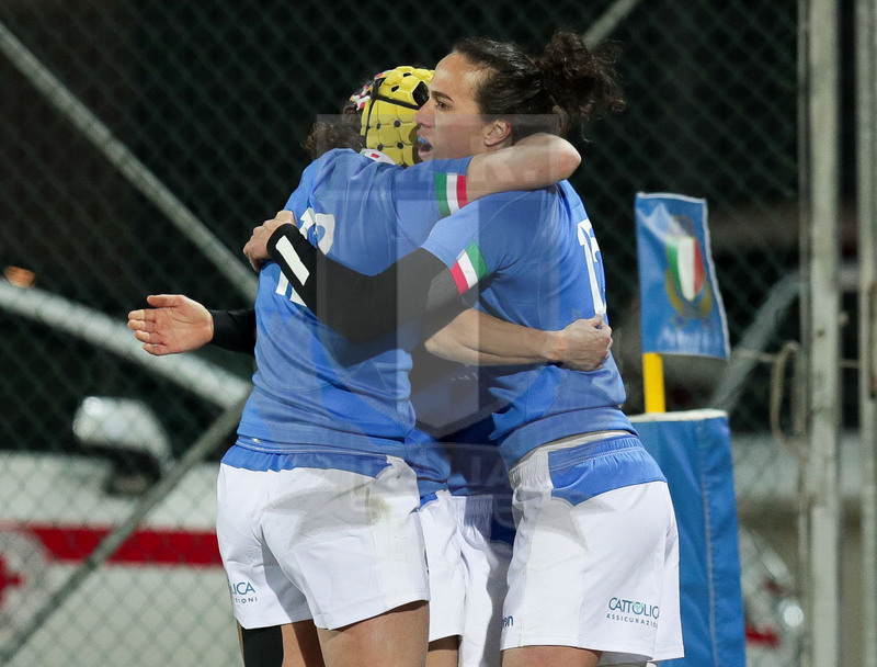 Guinness Sei Nazioni 2019 Donne, Round 3, Parma, Stadio Lanfranchi, 23/02/2019, Italia Donne v Irlanda Donne. Beatrice Rigoni e Sara Barattin festeggiano Sofia Stefan. Foto Roberto Bregani/Fotosportit