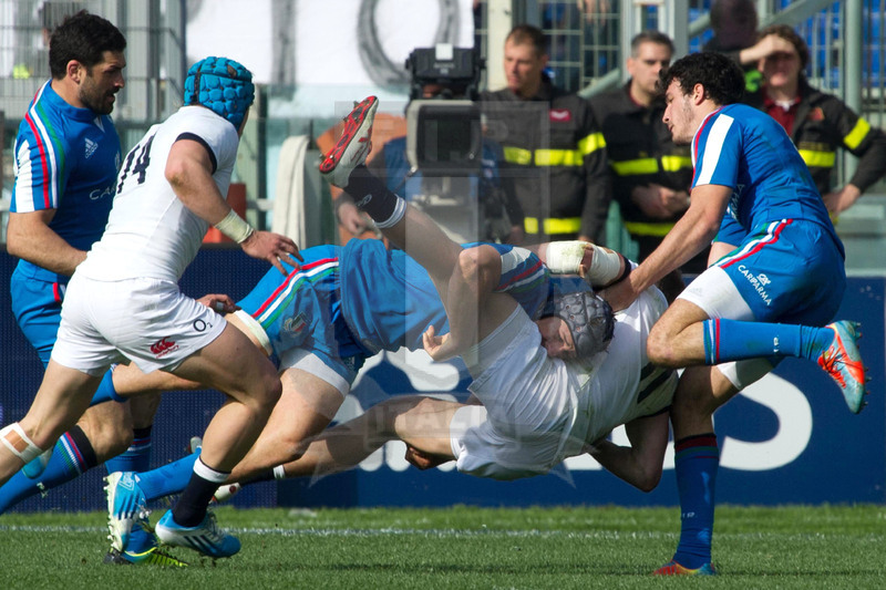 RBS Sei Nazioni,stadio Olimpico,Roma,15-03-2014,Italia-Inghilterra. Michele Campagnaro placca Jonny May. Foto Elena Barbini