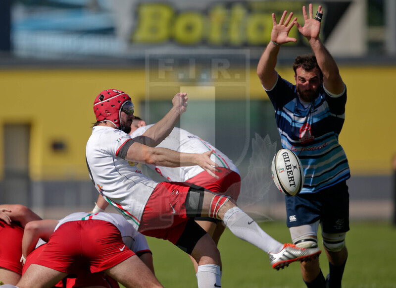 Rugby, Serie A 2015-2016, Finale, Viadana (MN), Stadio Zaffanella, 22-05-2016, Conad Reggio v Tossini Pro Recco. Florian Cazenave calcia dalla base. Foto: Roberto Bregani / Fotosportit