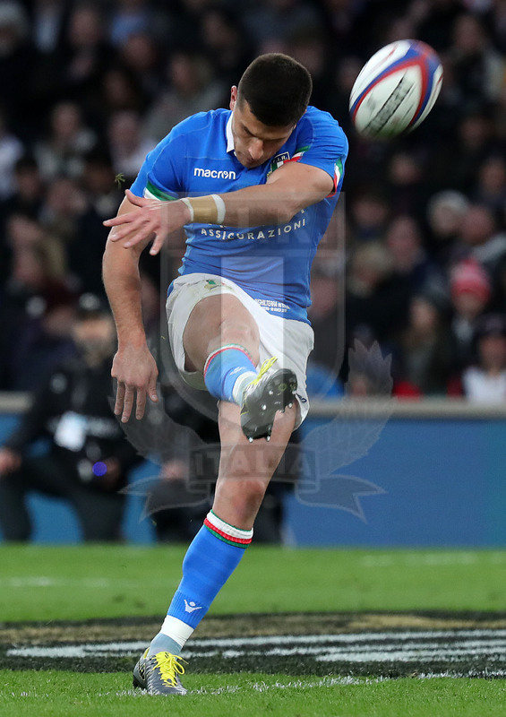 Guinness Sei Nazioni 2019, Round 4, Londra, Twickenham 09/03/2019, Inghilterra v Italia, Tommaso Allan al calcio tattico. Foto Daniele Resini/Fotosportit