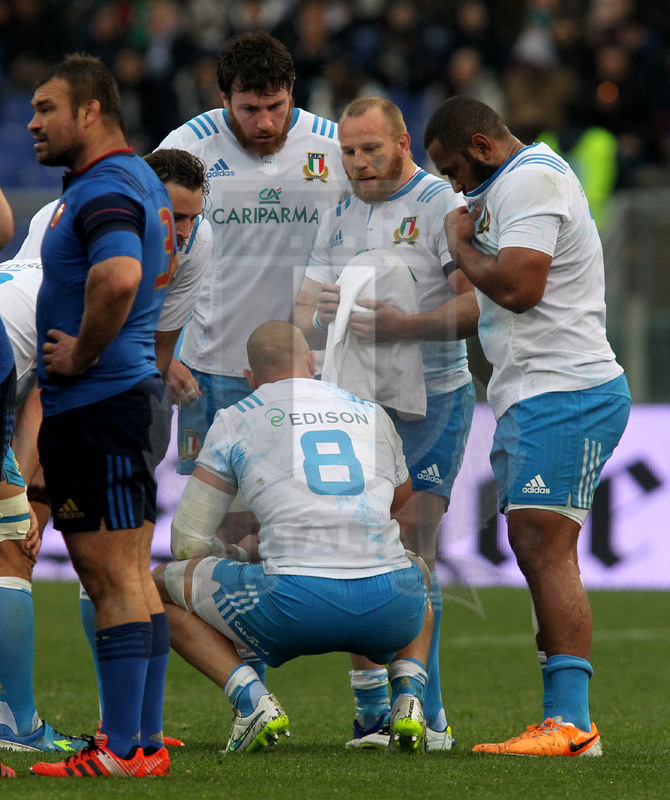 RBS Sei Nazioni 2015, Roma, stadio Olimpico 15/03/2015, Italia v Francia, avanti azzurri a consulto con da Parisse. Foto Daniele Resinio/Fotosportit