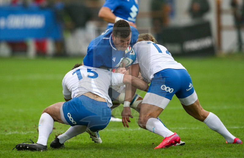 Autumn Nations Series 2021, Parma, Stadio Lanfranchi, 20-11-2021, Italia vs Uruguay. Sebastian Negri carica Rodrigo Silva (s) e Nicolas Freitas. Foto: Roberto Bregani/Fotosportit