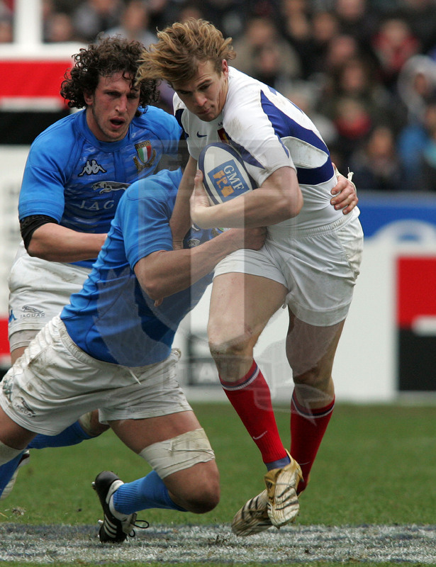 Sei Nazioni 2006, Parigi, Stade de France 25/02/2006, Francia v Italia, Aurelien Rougerie difende palla. Foto Daniele Resini/Fotosportit