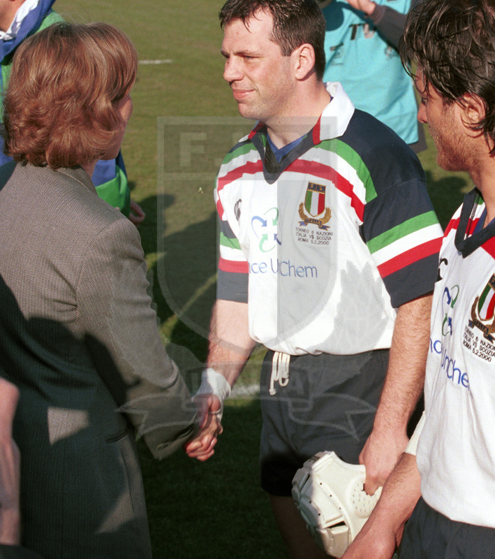 Lloyds TSB Sei Nazioni 2000, Round 1, Roma, stadio Flaminio 05/02/2000, Italia v Scozia, Alessandro Troncon saluta la ministra dello Sport Melandri. Foto Daniele Resini/Fotosportit