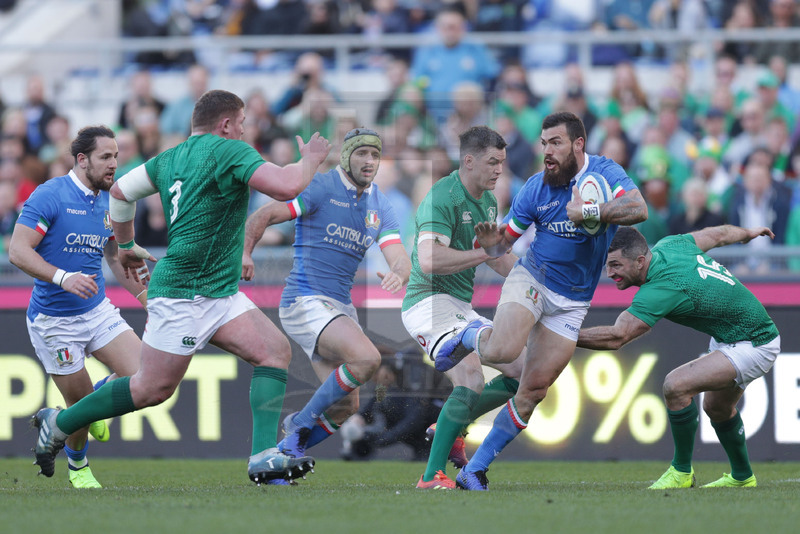 Guinness Sei Nazioni 2019, Round 3, Roma, Stadio Olimpico, 24/02/2019, Italia v Irlanda. Jarden Hayward cerca un varco nella difesa irlandese. Foto Roberto Bregani/Fotosportit