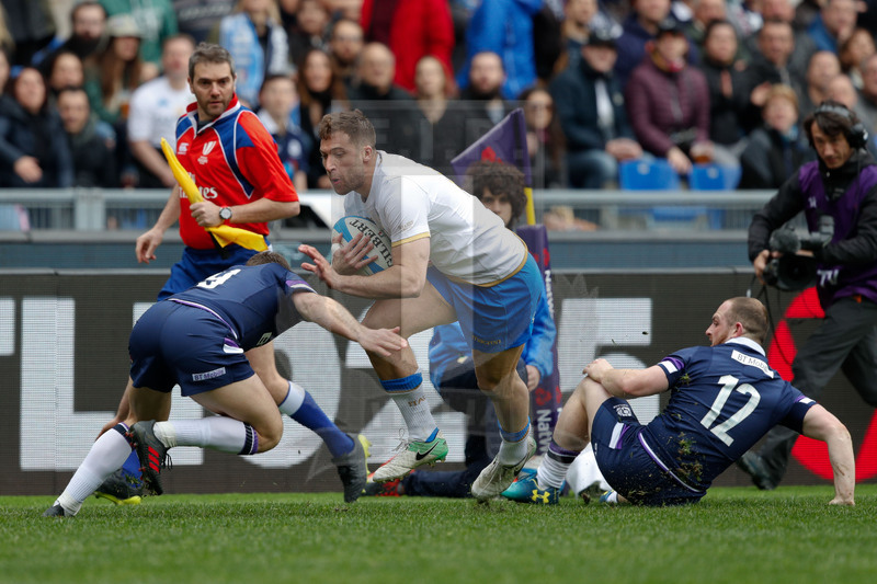 Natwest Sei Nazioni 2018, Roma, Stadio Olimpico, 17/03/2018, Italia v Scozia. Tommaso Benvenuti attaccato da Greig Laidlaw. Foto: Roberto Bregani/Fotosportit