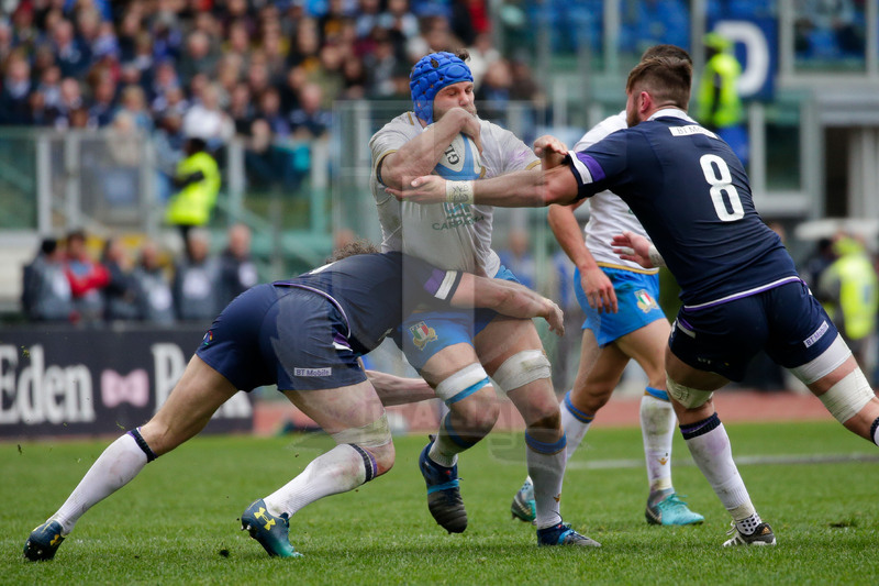 Natwest Sei Nazioni 2018, Roma, Stadio Olimpico, 17/03/2018, Italia v Scozia. Dean Budd placcato da Hamish Watson e Ryan Wilson. Foto: Roberto Bregani/Fotosportit