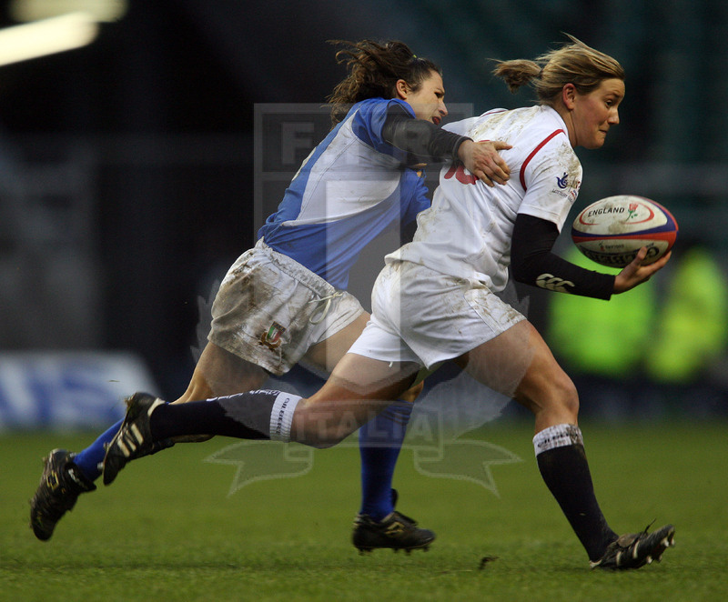 Sei Nazioni Donne 2007, Londra, Twickenham 10/02/2007, Inghilterra Donne v Italia Donne, Silvia Pizzati difende. Foto Daniele Resini/Fotosportit