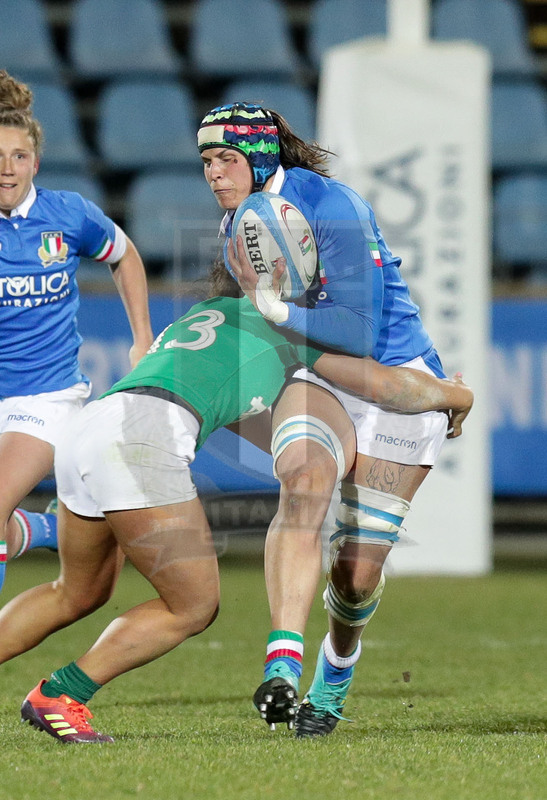 Guinness Sei Nazioni 2019 Donne, Round 3, Parma, Stadio Lanfranchi, 23/02/2019, Italia Donne v Irlanda Donne. Giordana Duca attaccata da Sene Naoupu. Foto Roberto Bregani/Fotosportit