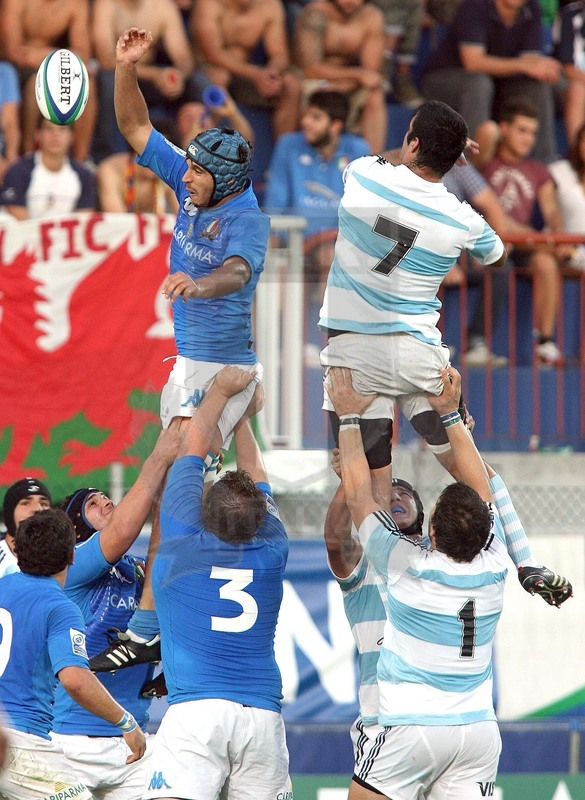 Irb Junior Championship Italy 2011, Pool A, Rovigo 2011/06/14, Italia v Argentina, Jacopo Bocchi ruba touche a Urtubey.