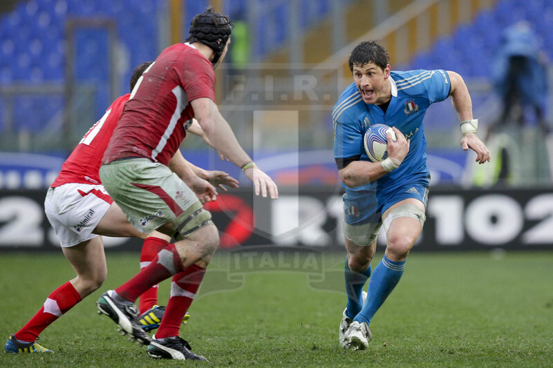 RBS 6 Nazioni 2013, Roma, Stadio Olimpico, 23-02-2013, Italia v Galles. Alessandro Zanni deve vedersela con due difensori gallesi