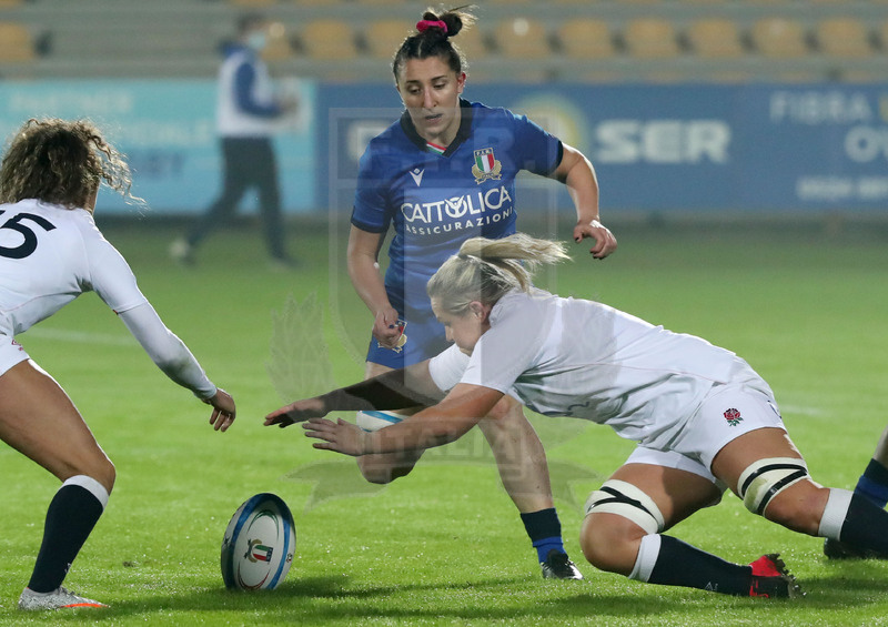 Guinness Sei Nazioni Donne 2020, Round 5, Parma, Cittadella del Rugby 01/11/2020, Italia Donne v Inghilterra Donne, Francesca Sgorbini accorre su un pallone di recupero. Foto Daniele Resini/Fotosportit