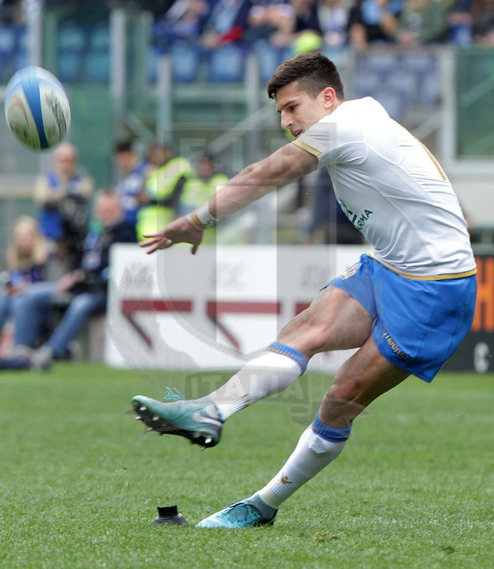 Natwest Sei Nazioni 2018, round 5, Roma stadio Olimpico 17/03/2018, Italia v Scozia, Tommaso Allan al piazzato. Foto Daniele Resini/Fotosportit