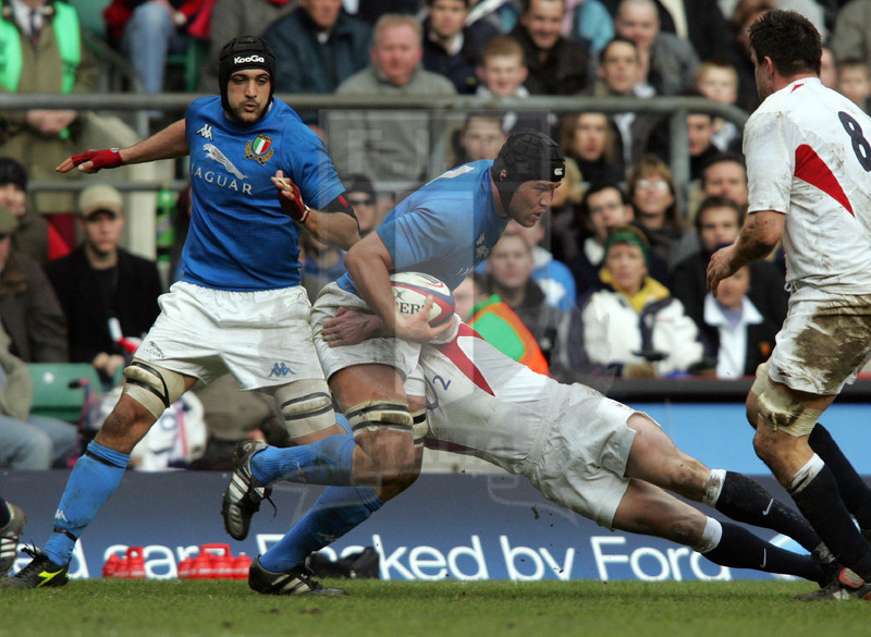 Rbs Sei Nazioni 2005, Londra, Twickenham 12/03/2005, Inghilterra v Italia, Carlo Del Fava con Bortolami in sostegno. Foto Daniele Resini/Fotosportit