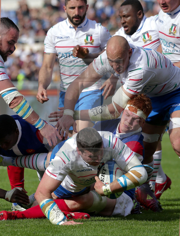 Guinness Sei Nazioni 2019, Round 5, Roma, Stadio Olimpico, 16/03/2019, Italia v Francia. Sebastian Negri placcato da Felix Lambey. Foto Roberto Bregani/Fotosportit