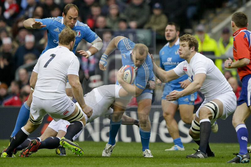 RBS 6 Nazioni 2013, Londra, Twickenham Stadium, 10-03-2013, Inghilterra v Italia. Leonardo Ghiraldini nel traffico