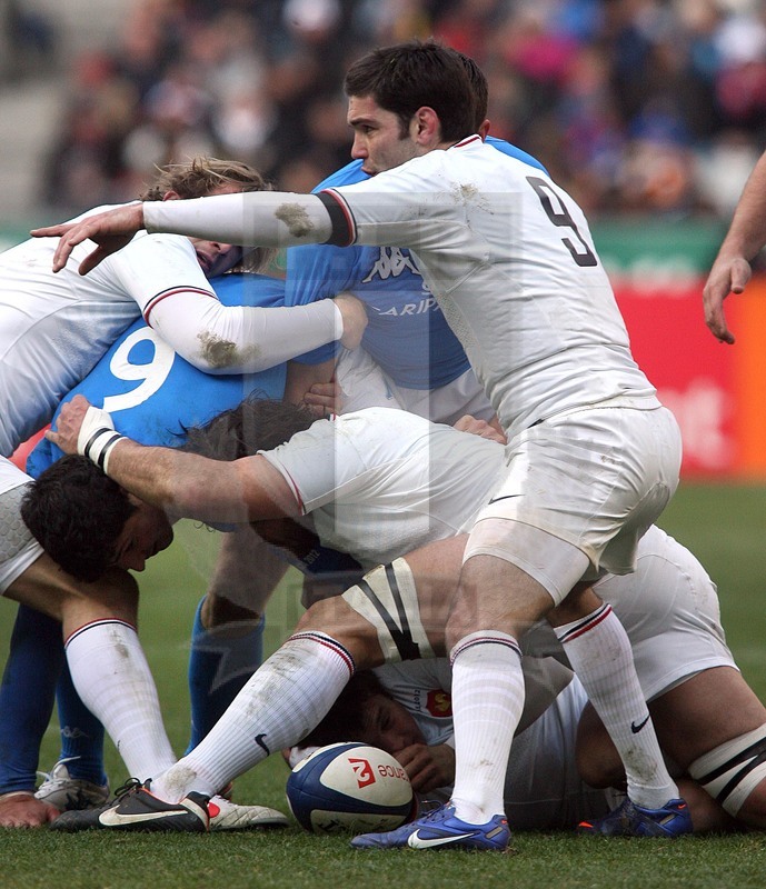 Rbs Sei Nazioni 2012, Round 1, Parigi, Stade de France 04/02/2012, Francia v Italia, Dimitri Yachvili comanda lo schieramento. Foto Daniele Resini/Fotosportit