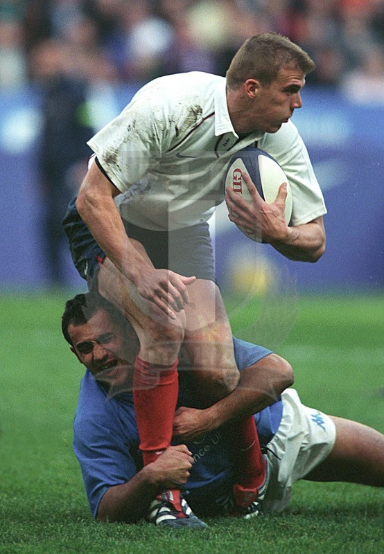 Sei Nazioni 2002, Parigi, Stade de France 2002/02/02, Aurelien Rougerie placcato da Cristian Stoica. Foto Daniele Resini/Fotosportit