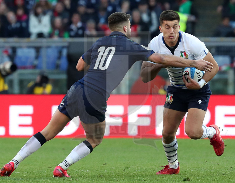 Guinness Sei Nazioni 2020, Round 3, Roma, Stadio Olimpico 22/02/2020, Italia v Scozia, Tommaso Allan forza il placcagio di Hastings. Foto Daniele Resini/Fotosportit.