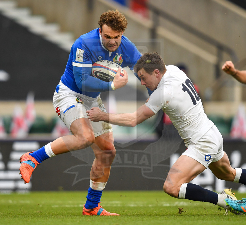 Guinness Sei Nazioni 2021, Round 2, Londra, Twickenham 13/02/2021, Inghilterra v Italia, Federico Mori difende palla da Ford. Foto Graig Thomas/Fotosportit