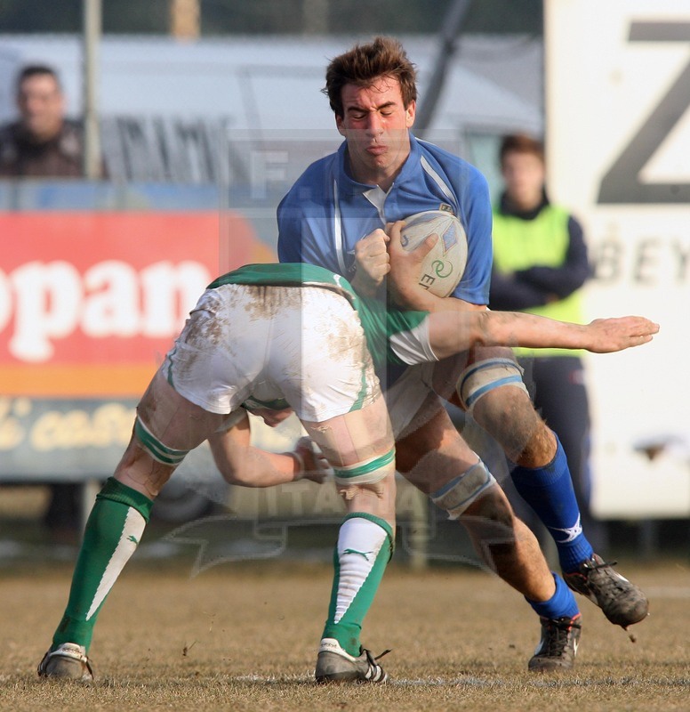 Badia Polesine, 18/02/2011, Italia Under18 v Irlanda Under 18, Matteo Corazzi placcato da Bercis.