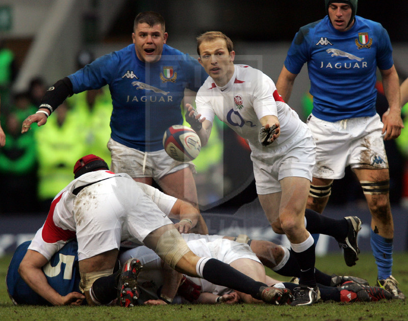 Rbs Sei Nazioni 2005, Londra, Twickenham 12/03/2005, Inghilterra v Italia, Matt dawson apre palla. Foto Daniele Resini/Fotosportit