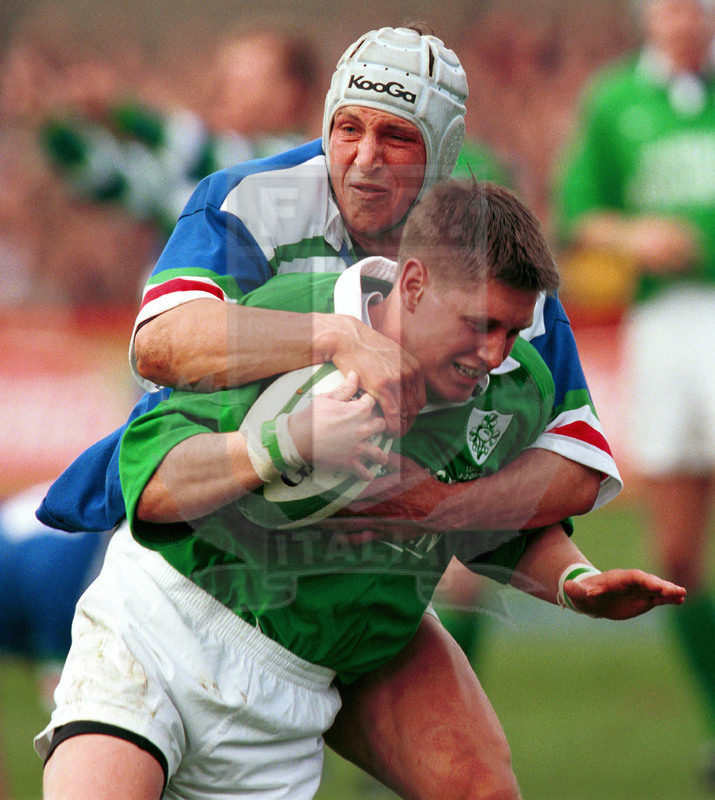 Lloyds TSB Sei Nazioni 2000, Round 3, Dublino, Lansdowne Road 04/03/2000, Irlanda v Italia, Mauro Bergamasco placca Ronan O\